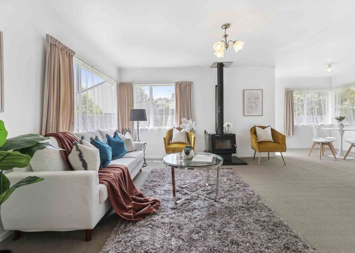  at 1/6 De Quincey Terrace, Highland Park, Auckland