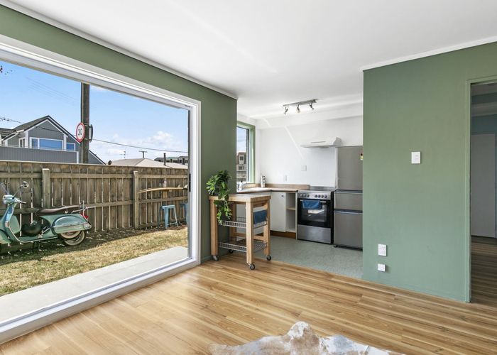  at 1/102 Lyall Parade, Lyall Bay, Wellington