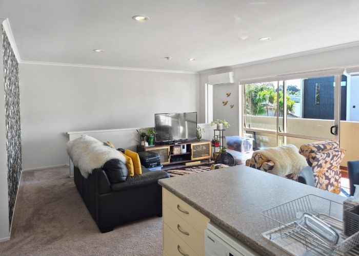  at 6 Manning Street, Hamilton City Central, Hamilton, Waikato