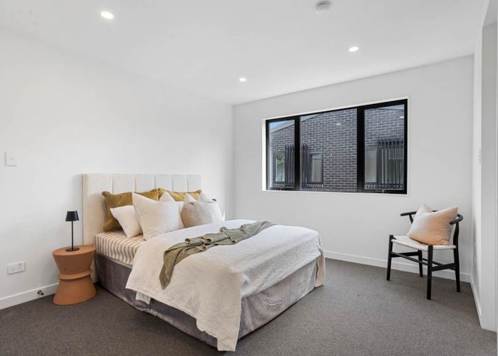  at 4/11 Huia Road, Point Chevalier, Auckland City, Auckland