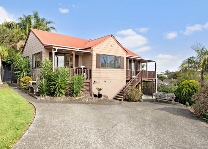  at 6 Beauchamp Drive, Massey, Waitakere City, Auckland