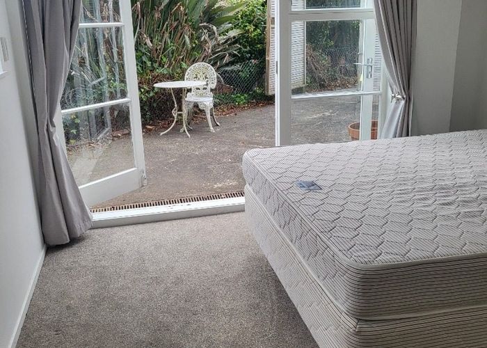  at 16 Royal View Road, Te Atatu South, Waitakere City, Auckland