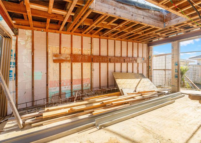  at 2/92 Titirangi Road, New Lynn, Auckland