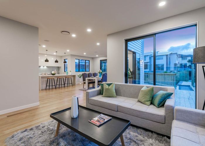  at 8 Caldwell Place, Pinehill, Auckland