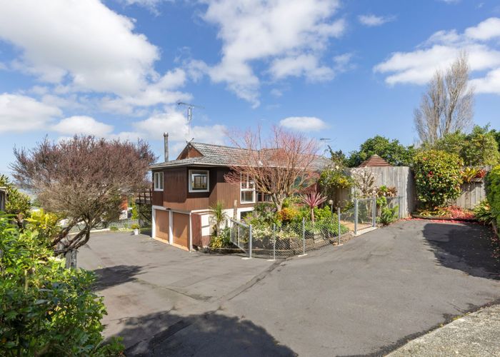  at 11 Rendcomb Place, Hillsborough, Auckland