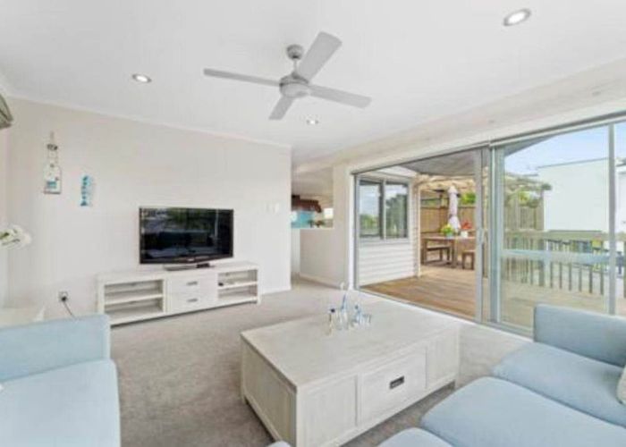  at 24 Kiteroa Terrace, Rothesay Bay, North Shore City, Auckland