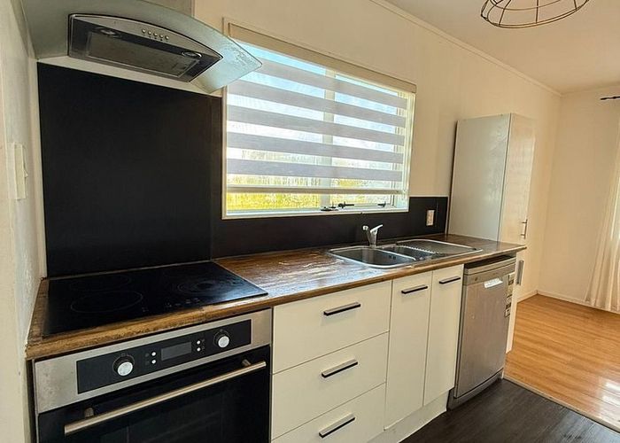  at 10 Rook Place, Unsworth Heights, North Shore City, Auckland