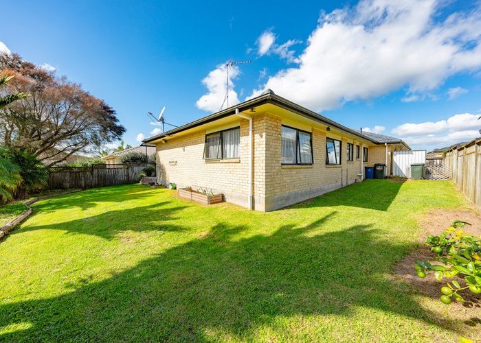  at 33 Ruze Vida Drive, Massey, Waitakere City, Auckland