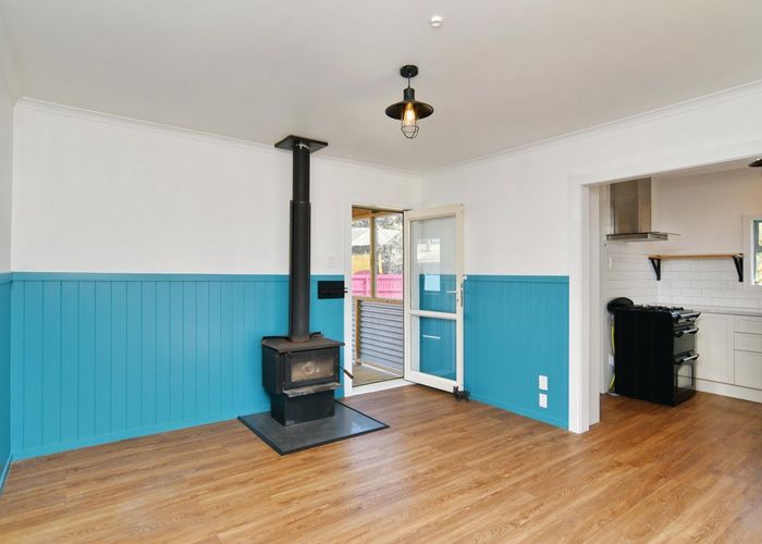  at 19 South Crescent, Amberley, Amberley