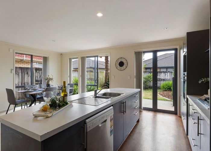  at 43 Parkside Drive, Huntington, Hamilton 