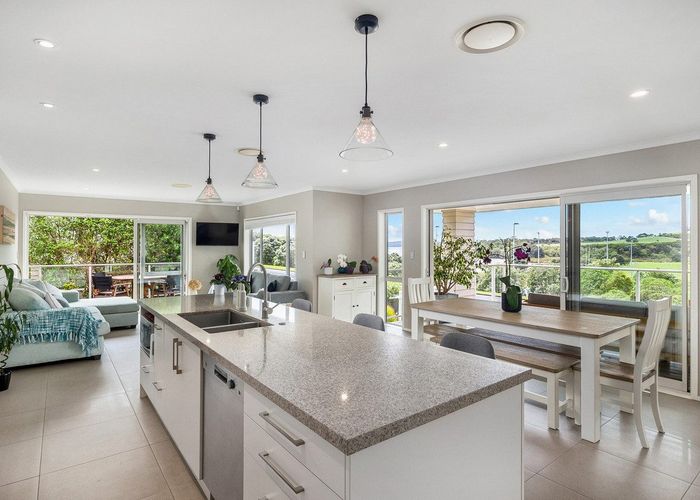  at 40 Weatherly Drive, Beachlands, Manukau City, Auckland