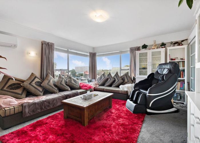  at 76 Lake Road, Narrow Neck, Auckland