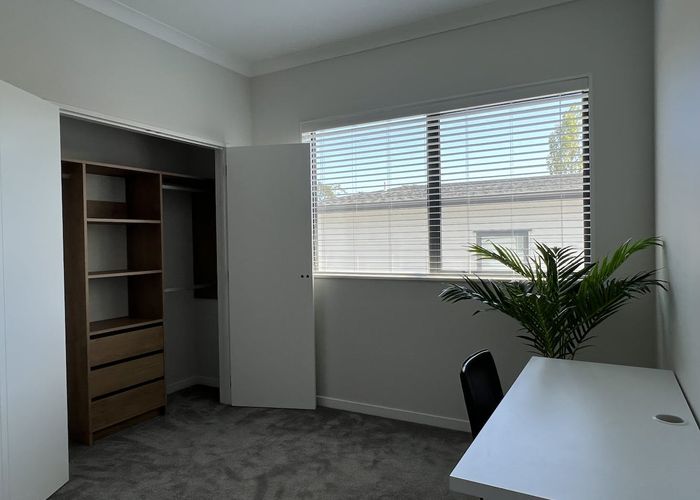  at 4 Tudor Place, Mairangi Bay, Auckland