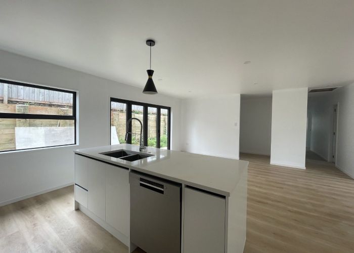  at 103 Rangeview Road, Sunnyvale, Auckland