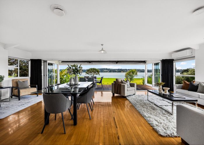  at 70 Kiwi Esplanade, Mangere Bridge, Manukau City, Auckland