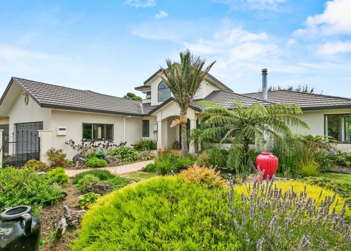  at 2 Royal Heights, Glen Avon, New Plymouth