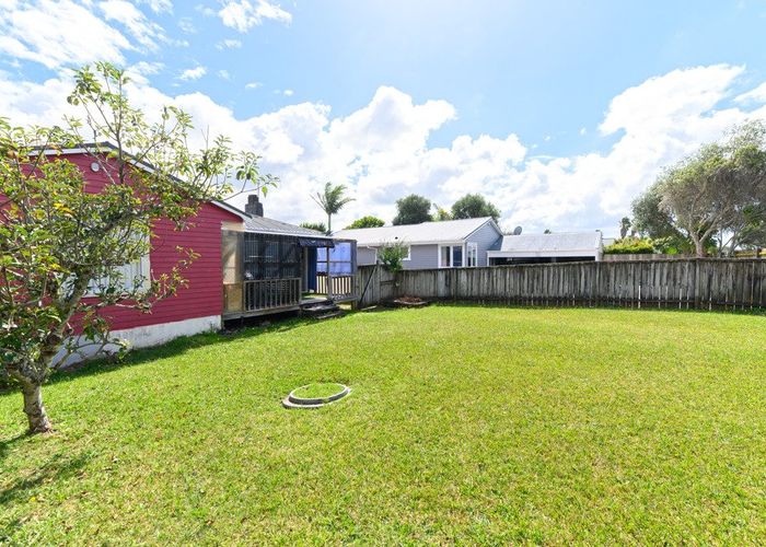 at 1/482 East Coast Road, Windsor Park, Auckland