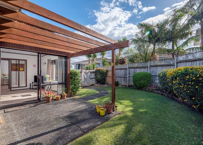  at 2/10 Tobruk Crescent, Milford, Auckland