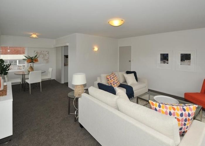  at 6 Easton Park Pde, Glenfield, North Shore City, Auckland