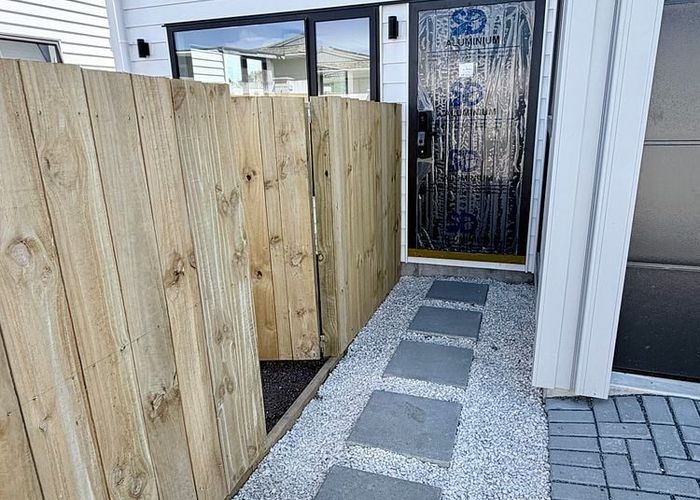  at 8 Sharland Avenue, Manurewa, Manukau City, Auckland