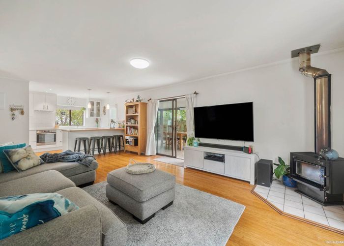  at 2/40 Waiau Street, Torbay, Auckland