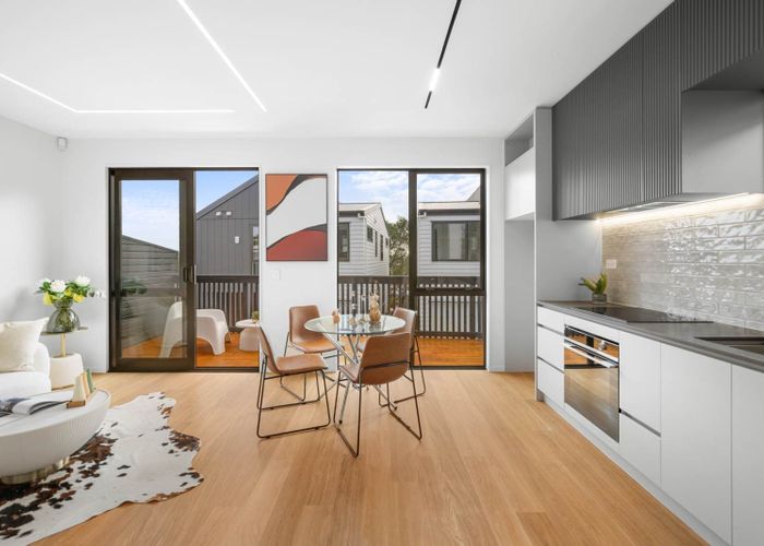  at 21E Knights Road, Rothesay Bay, North Shore City, Auckland