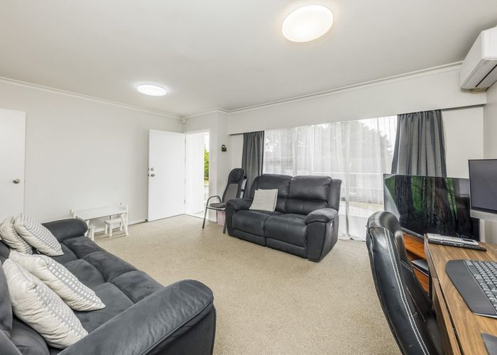 at 2/95 Panama Road, Mount Wellington, Auckland
