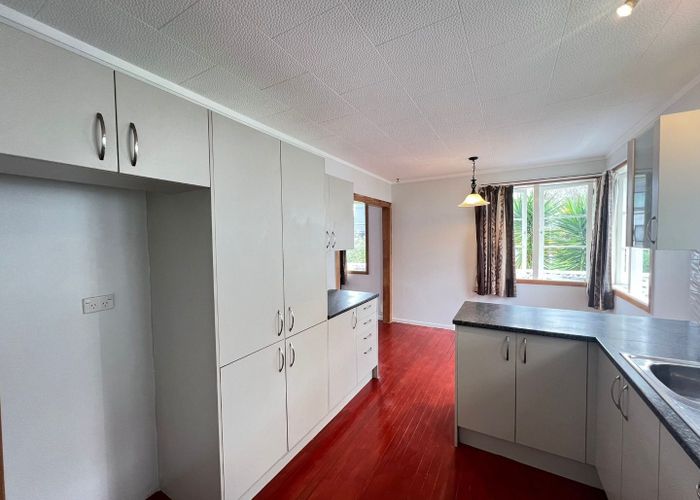  at 31 Essex Street, Te Atatu South, Waitakere City, Auckland