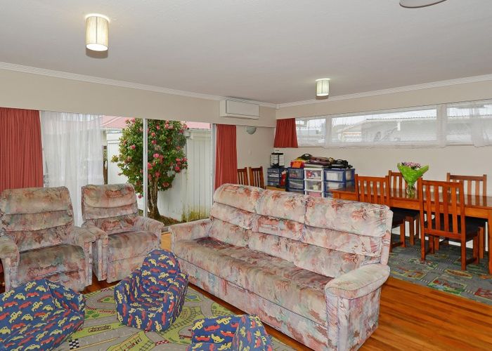  at 1 Hillside Drive, Maoribank, Upper Hutt
