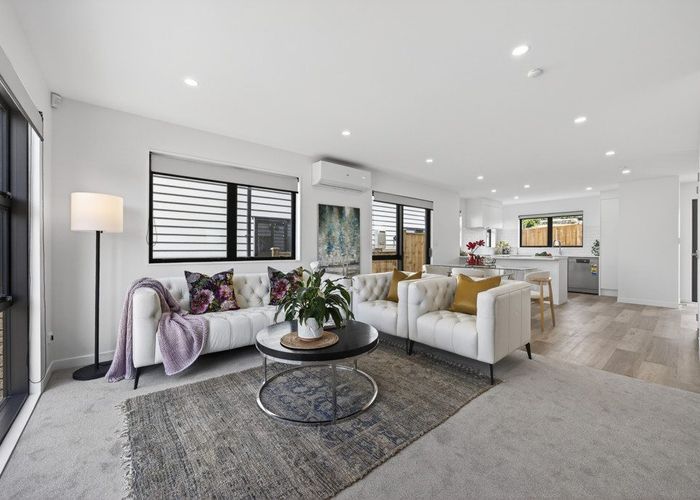  at 6 Ballyalton Crescent, Flat Bush, Manukau City, Auckland