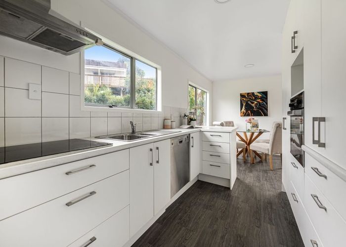  at 8 Pitcher Place, Glen Eden, Waitakere City, Auckland