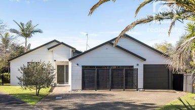  at 17 Robina Court, Burswood, Auckland