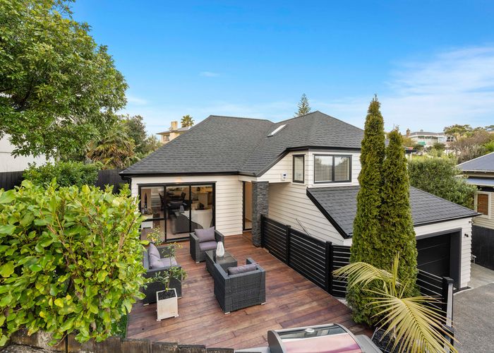 at 2/12 McCahill Views, Botany Downs, Auckland