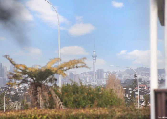  at 612 Glenfield Road, Bayview, Auckland