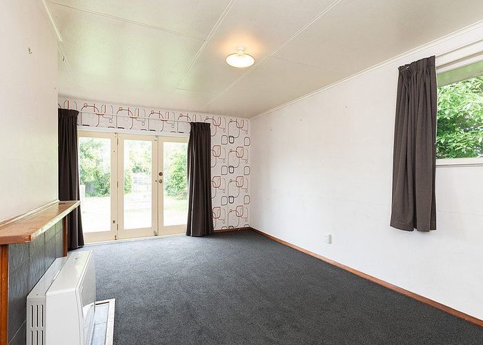  at 6 Newbury Street, Awapuni, Palmerston North, Manawatu / Whanganui