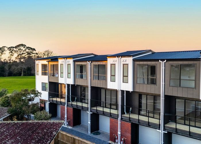  at 32 Tiraumea Drive, Pakuranga, Manukau City, Auckland