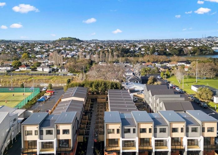  at 2/1D Rosyth Avenue, Bayswater, Auckland