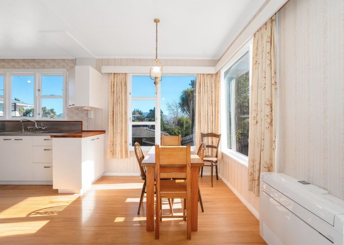  at 21 Gray Avenue, Paraparaumu Beach, Kapiti Coast, Wellington