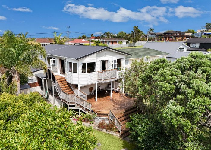  at 10 Rock Isle Road, Torbay, Auckland