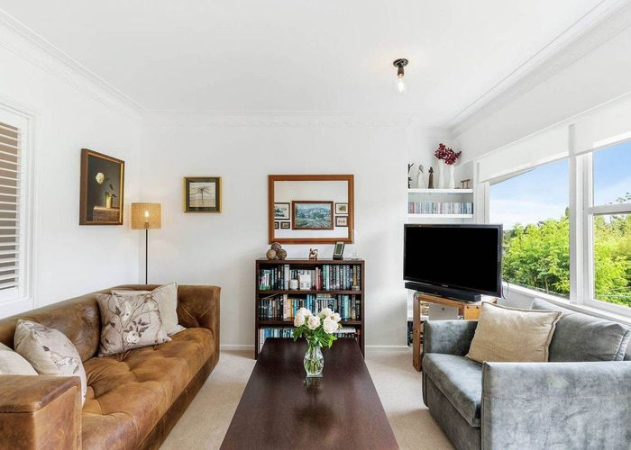  at 2/6 Pine Terrace, Howick, Auckland