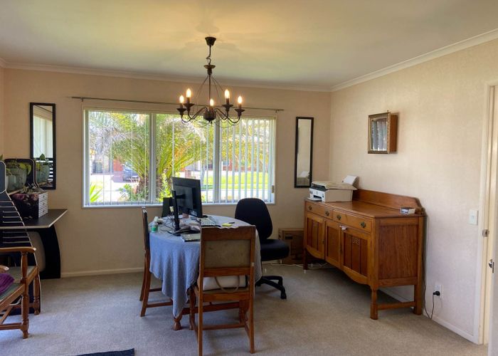  at 15 Thornbury Crescent, East Tamaki Heights, Auckland