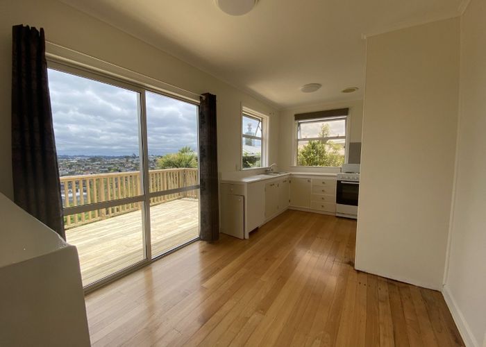  at 604 East Coast Road, Pinehill, North Shore City, Auckland