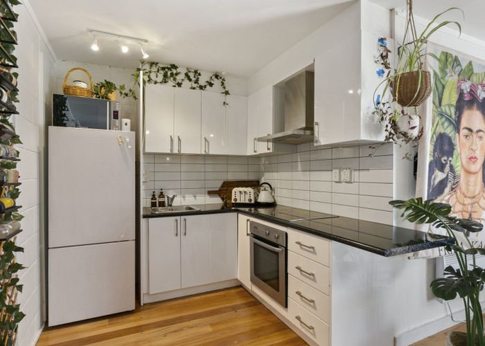  at 5/4 Derby Street, Mount Victoria, Wellington