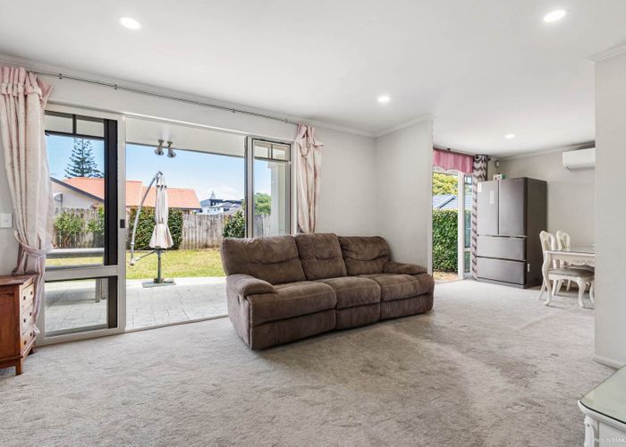  at 79 Kingdale Road, Henderson, Waitakere City, Auckland