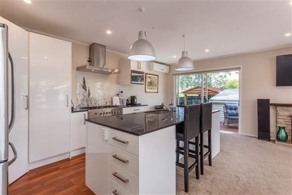  at 15 Cajero Place, Green Bay, Waitakere City, Auckland