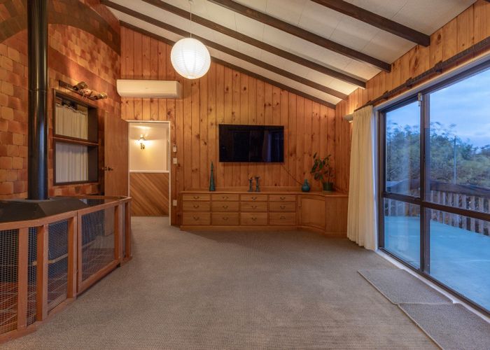  at 17 Kinloch Place, Papakowhai, Porirua