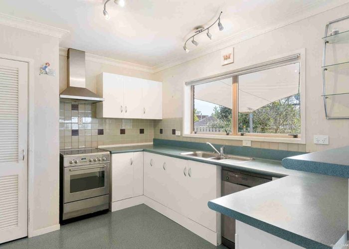  at 116 Glenmore Road, Sunnyhills, Manukau City, Auckland