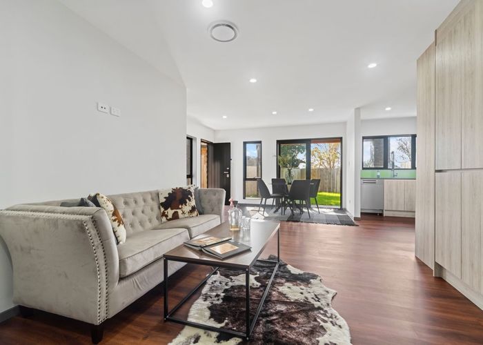  at 12 Hill Crescent, New Lynn, Auckland