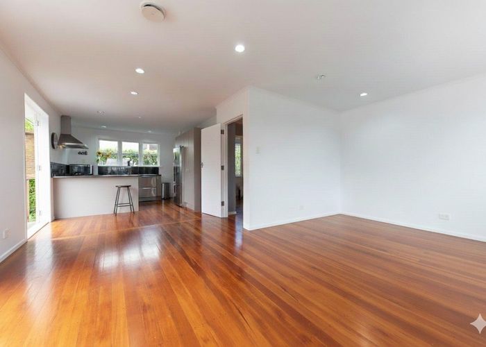  at 28 South Lynn Road, Titirangi, Waitakere City, Auckland