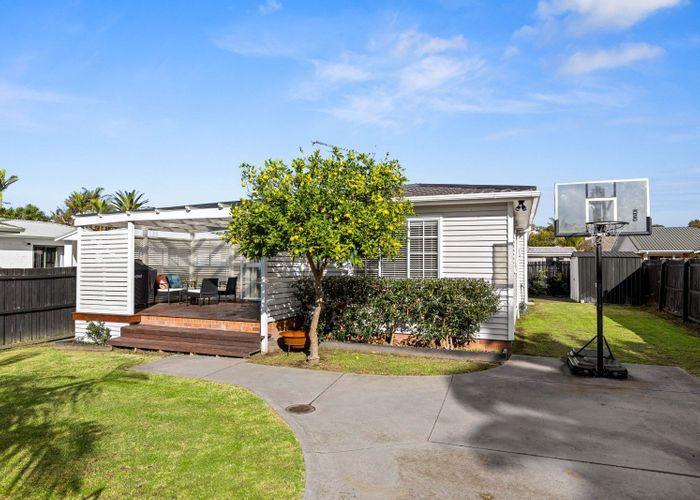  at 40 Walton Street, Red Beach, Red Beach